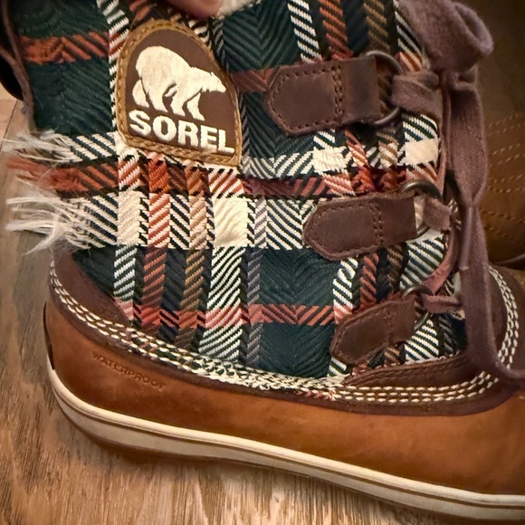 Sorel Brown Leather Boots Patterned Fabric Well worn lthrash bottoms look new - Picture 10 of 10